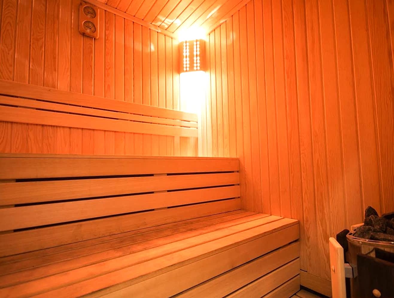 sauna-couple